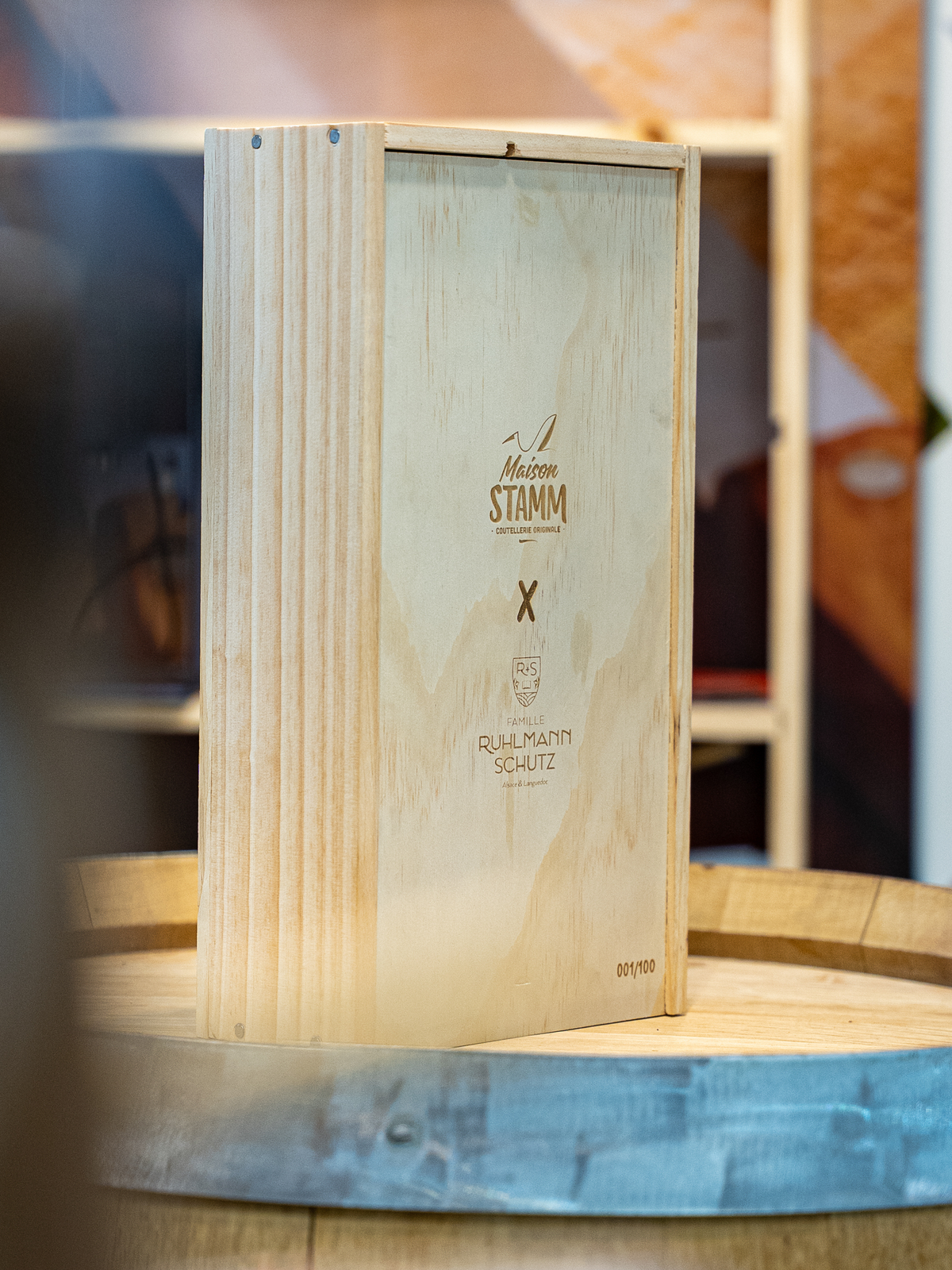 Coffret en bois gravé L'Alliance du Bois et du Vin, Maison Stamm × Ruhlmann-Schutz, 100 exemplaires numérotés