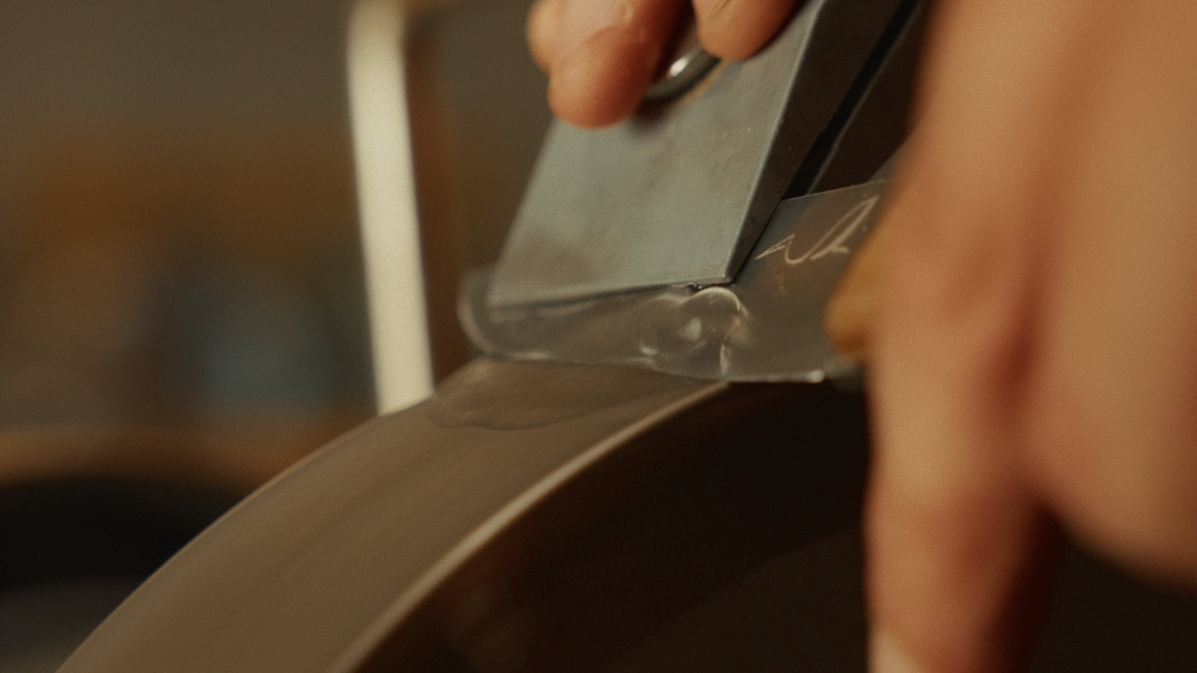 couteau en train d'être affuté