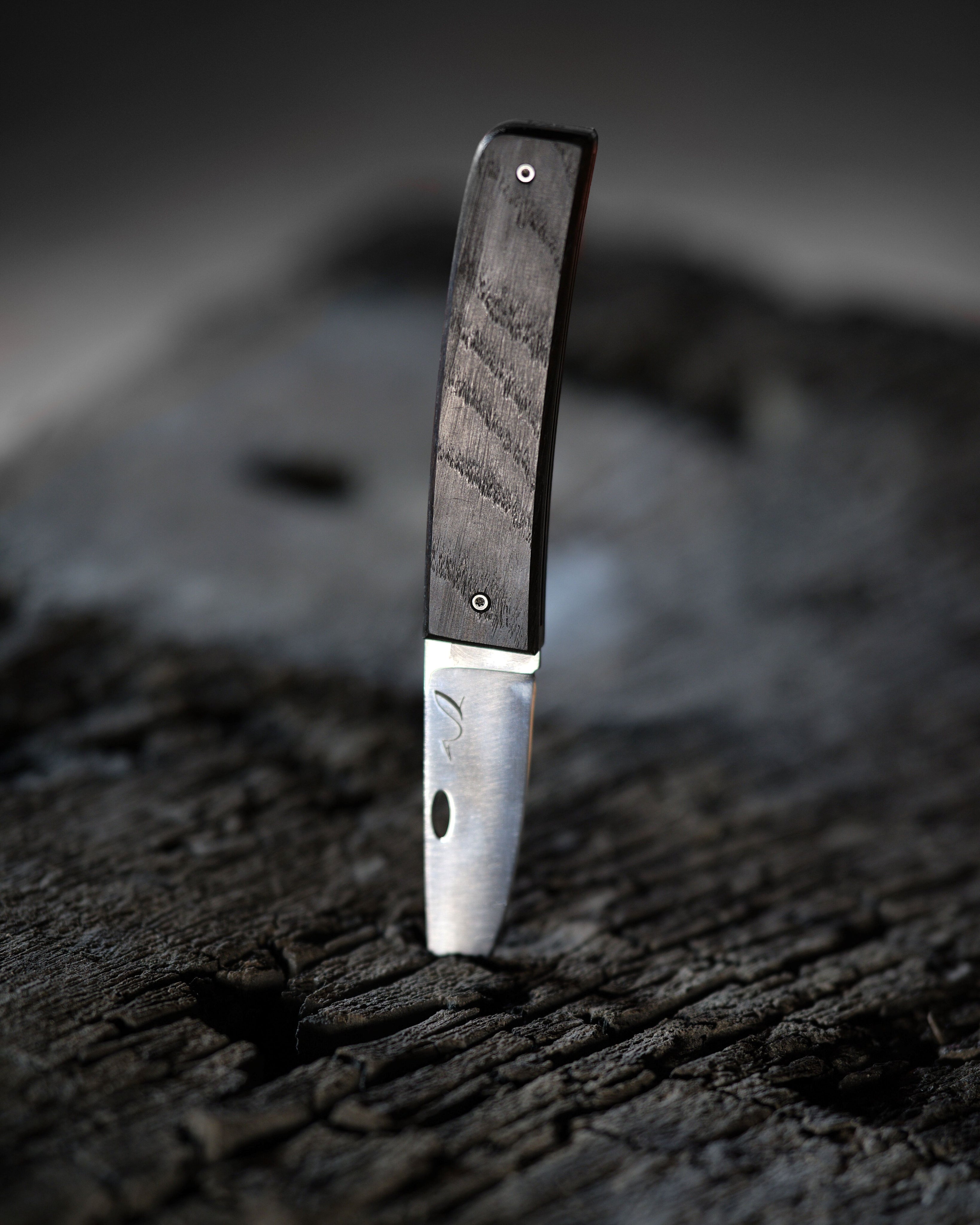 couteau pliant avec manche en bois noir