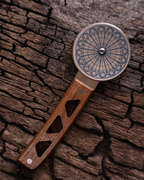 Roulette à tarte flambée artisanale en bois