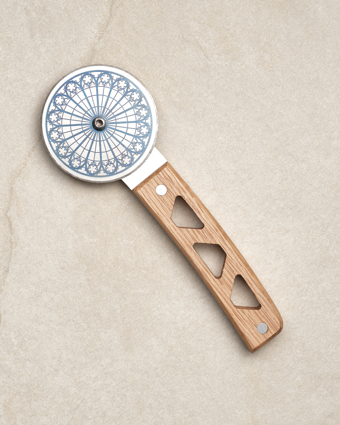 Roulette à tarte flambée artisanale en bois