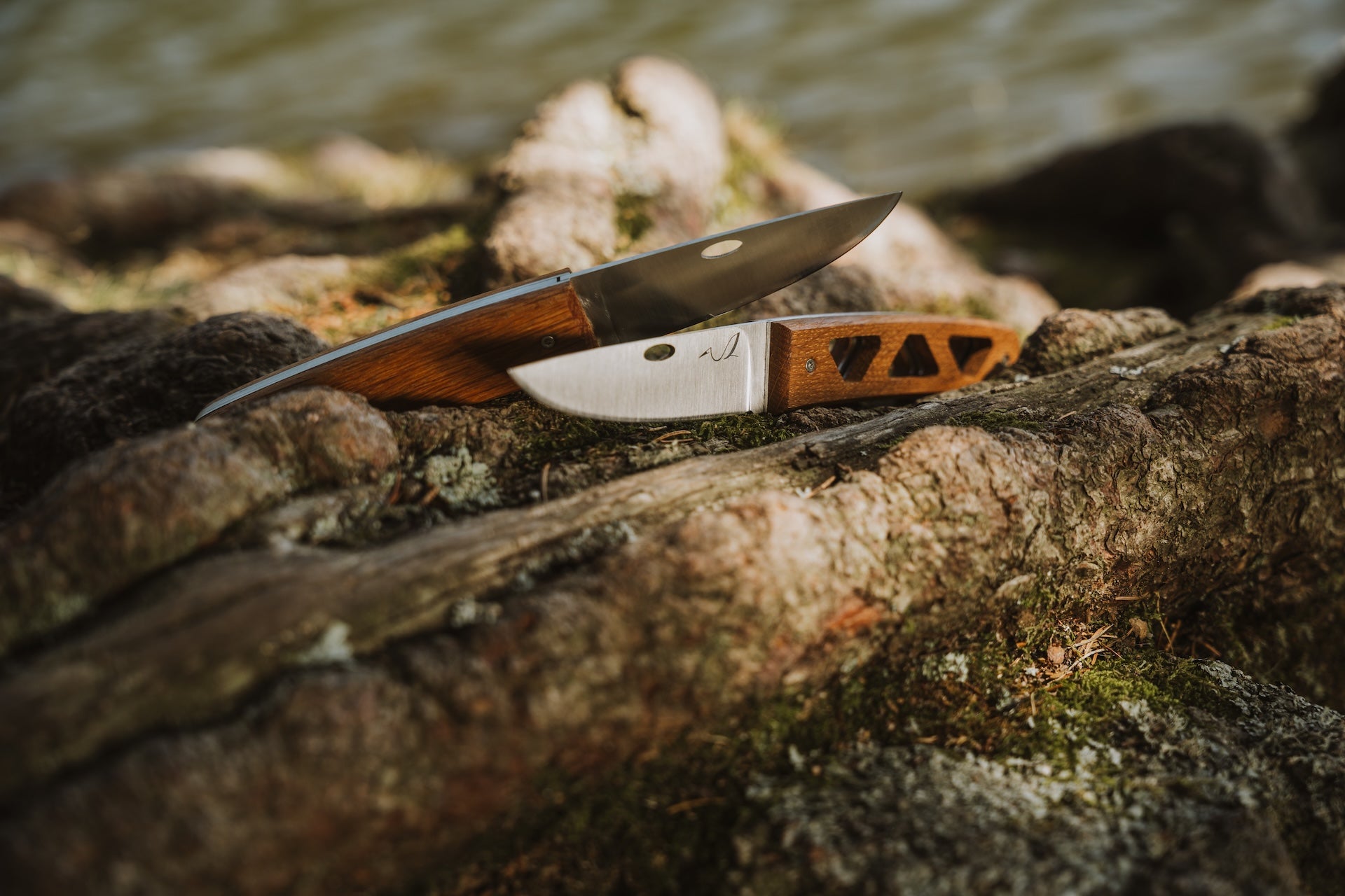 couteaux pliants avec manche en bois ajourné 