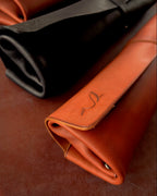 Deux trousse de rangement en cuir 